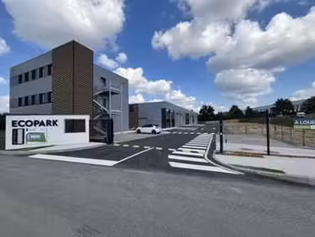 location bureaux et commerces à cholet (49300) : à louer / 89m² cholet