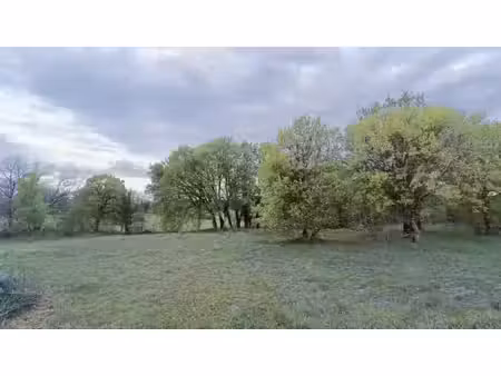 a vendre 10 mn gramat centre terrain à bâtir 2 399 m²