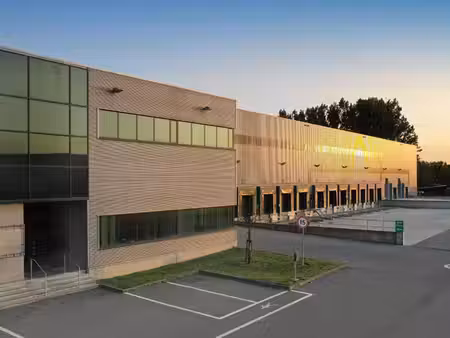 willebroek : entrepôt de 15.923 m² avec 12 quais
