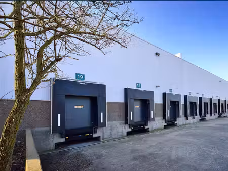 centre logistique proche de l’a12 avec vaste parking