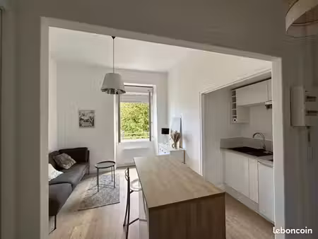 à louer : appartement t2 meublé de 34 m² – place bichon  angers