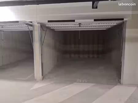 loue grand garage / box