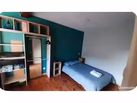 chambre lumineuse style chalet avec balcon