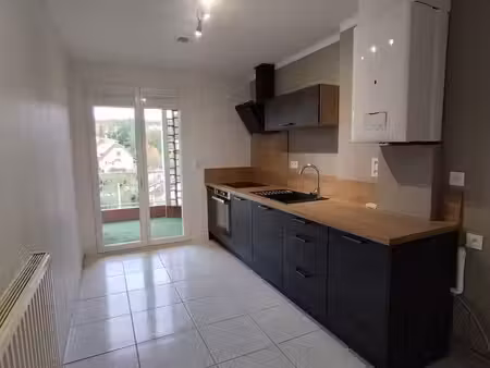 appartement t3 avec balcon  cave et parking dans résidence sécurisée