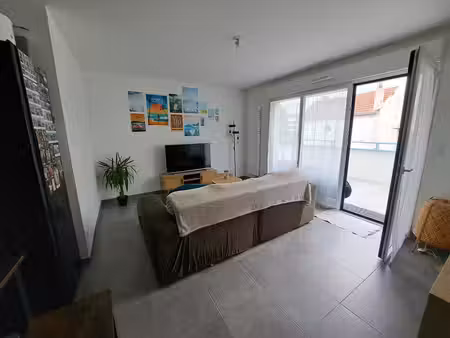 location vide dans immeuble neuf en centre ville