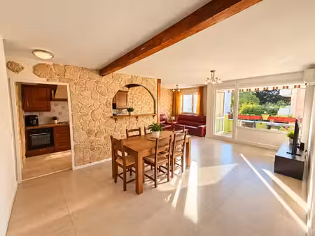 t5 de 109 m2 4 chambres balcon garage fermé