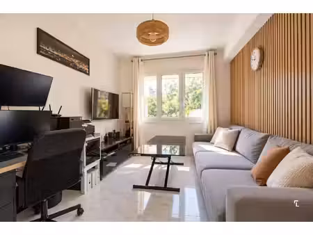 urban charm - appartement t4 de 59m2 - cave - 13004 longchamp