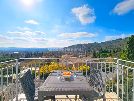 studio lumineux avec terrasse et vue panoramique