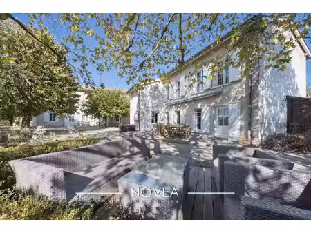 propriété de caractère avec deux maisons  piscine et terrain