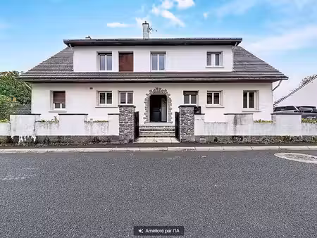 spacieuse maison d'architecte avec 8 chambres et maison annexe à restaurer