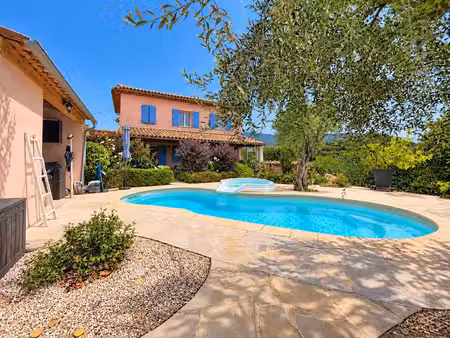grasse – maison 3 chambres avec piscine – terrain 750 m² – 4 stationnements
