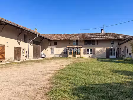 a vendre maison avec dépendances laiz