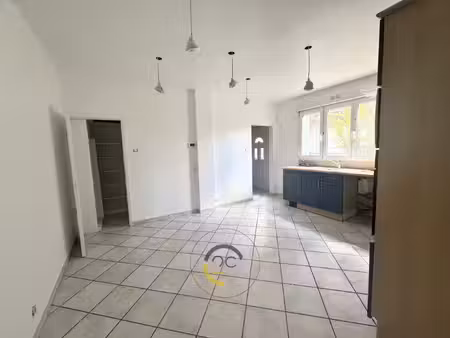 maison + 2 appartements loués + 2 garages 260 m2 réhon