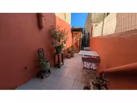 maison avec 2 chambres et terrasse