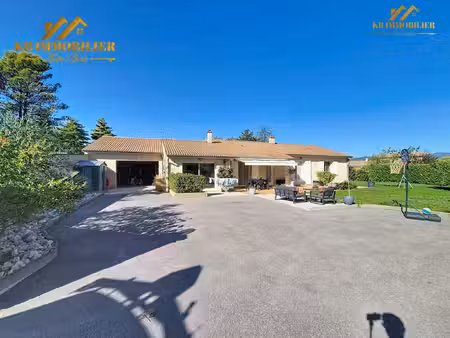 saint-priest – maison de plain-pied avec garage et terrain pla