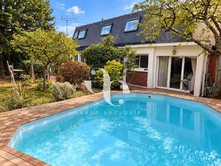 maison au calme avec piscine chauffée et dépendance de 30 m²