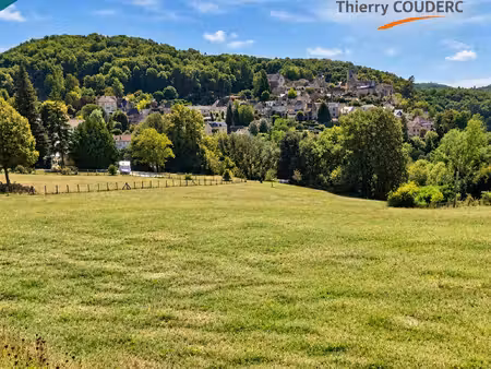 beau terrain de 4275 m² avec vue dégagée.