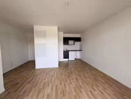 f2 récent avec loggia et parking cormontreuil