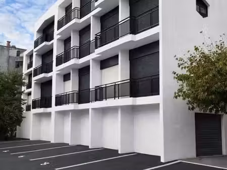 exclusivite-lamalou-les-bains:10 studiosrénovès au 1er étage