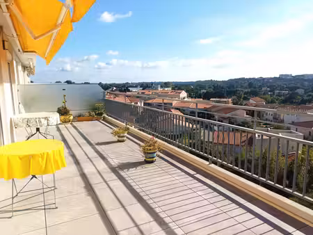 perpignan quartier des fleurs  un 3 pièces au dernier étage avec terrasse