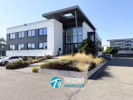 locaux à usage de bureaux situés au rez-de-chaussée 595 m²