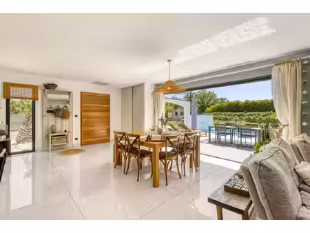 villa t4 pensée pour conjuguer confort  modernité et douceur de vivre.