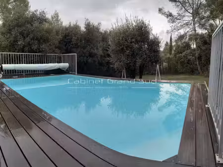 location de septembre à juin : villa 3 pieces avec piscine