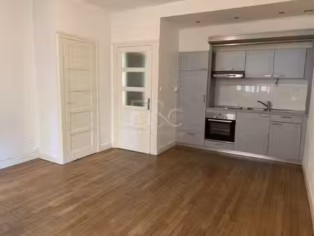 t2 de 42 m² - avenue lacassagne lyon 3ème