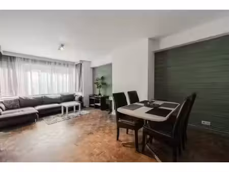 ruim één-slaapkamerappartement te centrum oostende