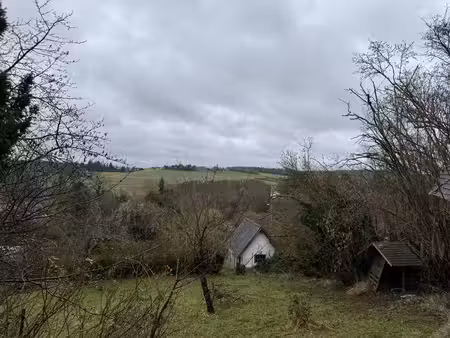 terrain en pente de 800 m²