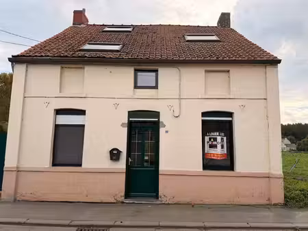 maison d’habitation 4 façades sur 10a 70ca au cœur du villag