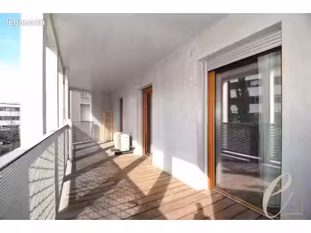lyon 7ème place jean jaurès - ravissant t3 meublé de 70 m² avec loggia de 15 m² et garage