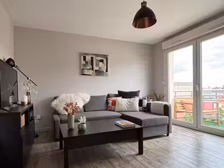 t2 meublé proche centre ville avec balcon et garage
