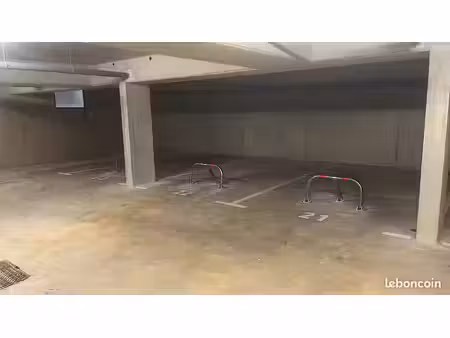 place de parking couverte
