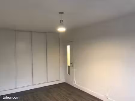 appartement rénové de 34 m² – face à la gare de bondy