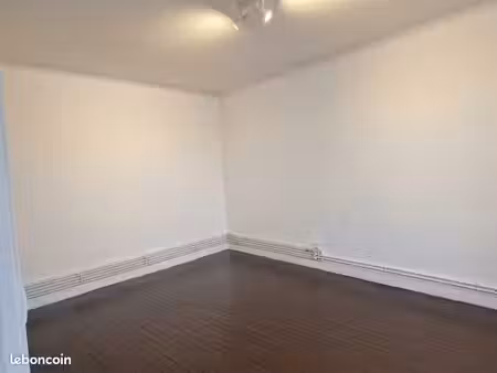 appartement t2/t3 55 m² - vireux-wallerand - travaux de rafraîchissement en cours