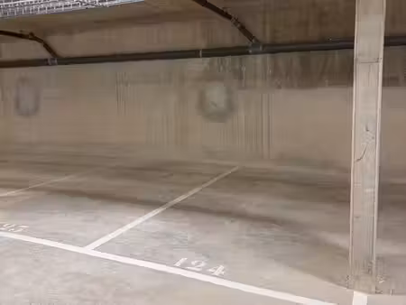 places de parking à louer - couvertes et sécurisées