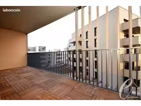 villefranche sur saône rue claude vignard : appartement traversant 4 pièces de 76 m² avec 