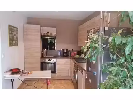 location appartement 3 pièces 59 m² à châteauneuf-de-gadagne (84470)  830 €