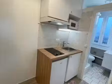 location meublée appartement 1 pièce 18 m² à saint-cloud (92210)  795 €