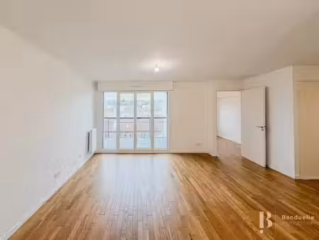 location appartement 4 pièces 78.7 m² à suresnes (92150)  2 242 €