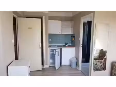 location meublée appartement 1 pièce 23 m² à roscoff (29680)  330 €