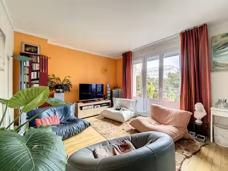 a vendre - appartement t3 de près de 70 m² avec charme de l'ancien - angers gare/visitatio