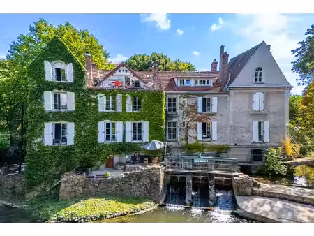 appartement au coeur d'un ancien moulin rénové et dans un parc arboré.