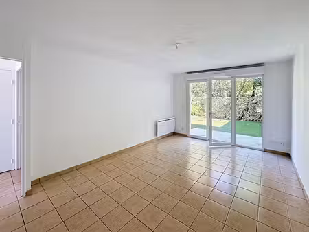 gujan-mestras ? appartement t2 avec jardin privatif et parking