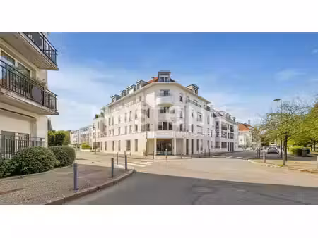 appartement montigny le bretonneux. le village appartement 70 m²  3 pièces double place de