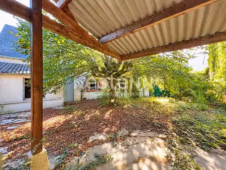 rare à contres - 227 m²  6 chambres  grange et énorme potentiel à 2 min du centre !
