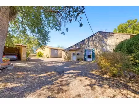 belle maison individuelle de plain-pied en pierre à proximit