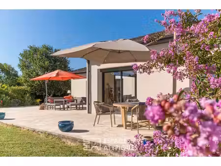 superbe villa contemporaine de plain-pied avec jardin paysagé