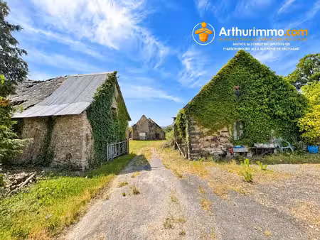ancien corps de ferme en pierre à vitré – beau potentiel de rénovation